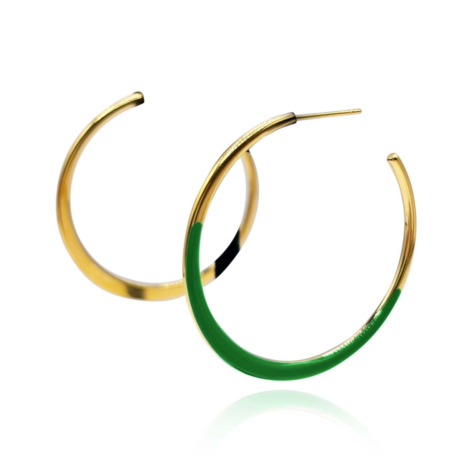 Aros Lynette dorados y esmaltados en verde