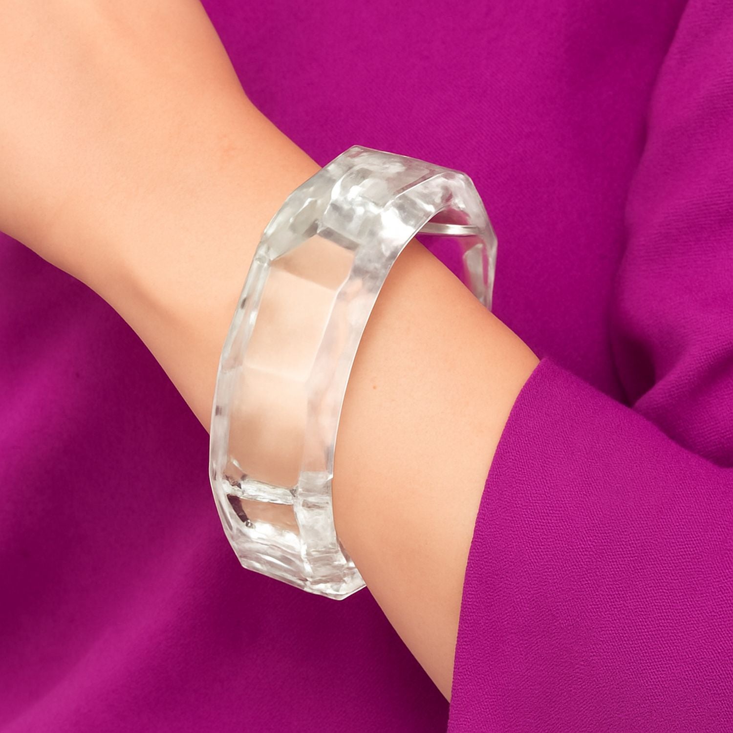 Brazalete de acrílico facetado de cristal Susanna