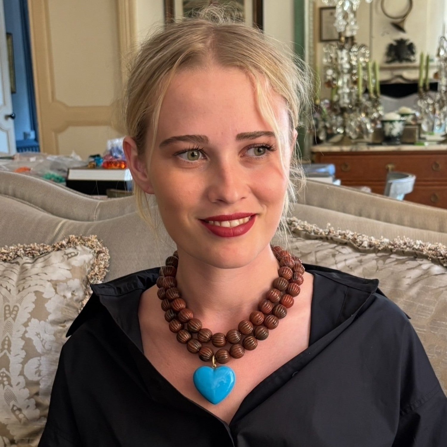 Cuentas de resina de tortuga tallada Amour con colgante de corazón de resina turquesa