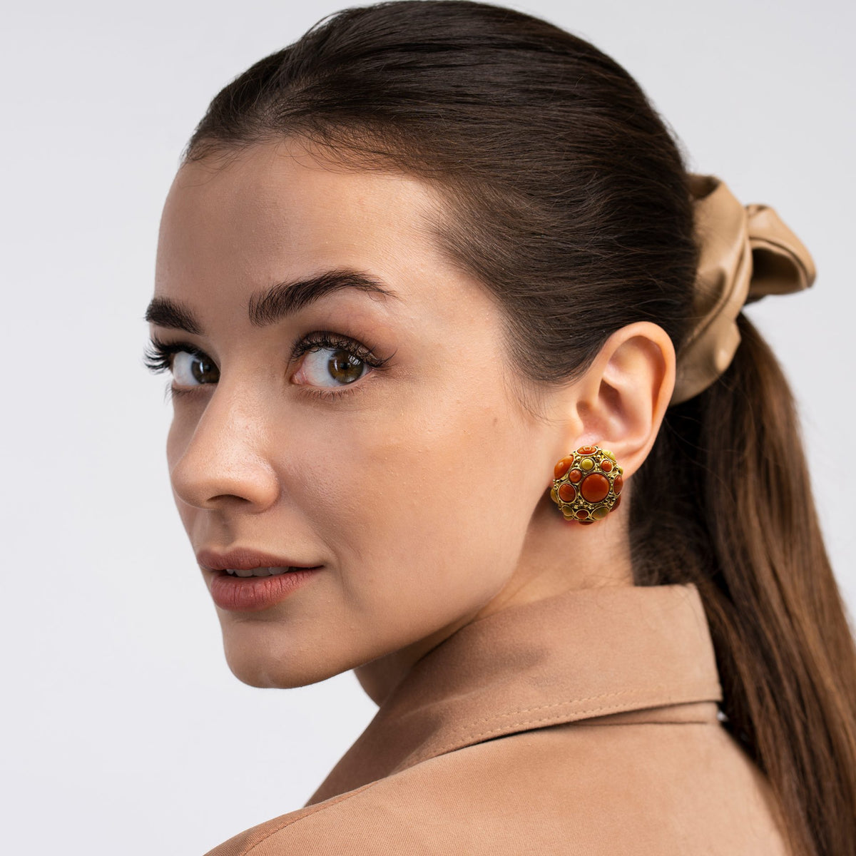 Boucles d'oreilles à clip multicolores en verre vert et bleu