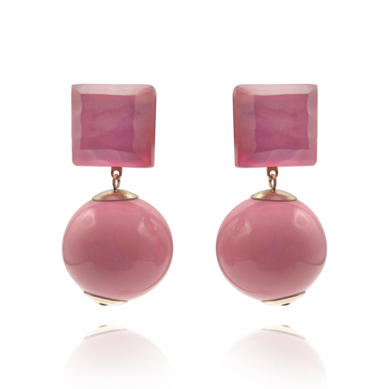 Boucles d'oreilles à clip en résine italienne rose avec dessus miroir et grosse boule en résine pendante