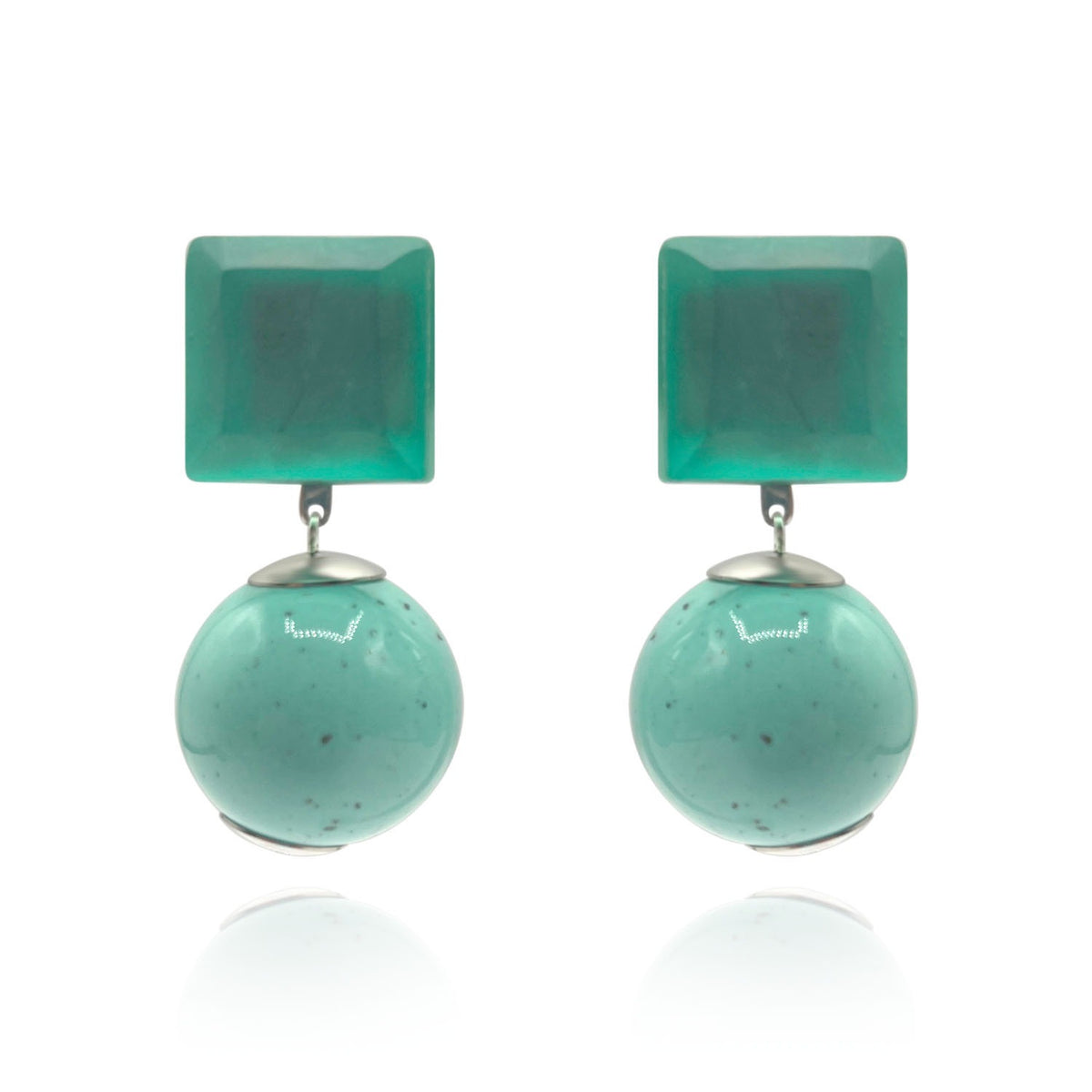 Boucles d'oreilles à clips en résine italienne avec dessus à facettes en miroir et gouttes en boule turquoise clair