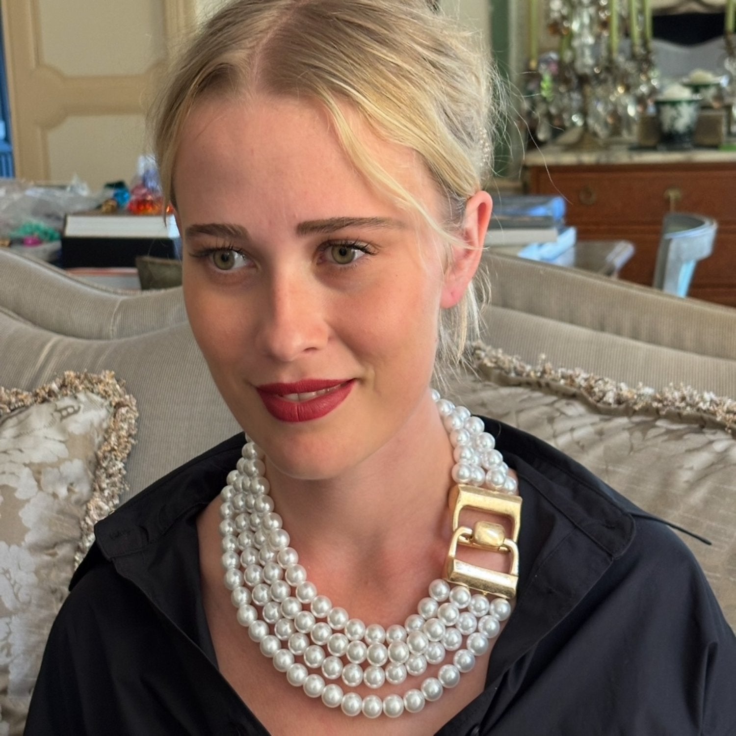 Collar Irena de cuatro hilos con cuentas de resina y perlas