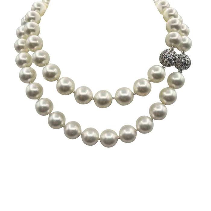 Collier de perles blanches imbriquées à deux rangs de 14 mm à base de coquillage