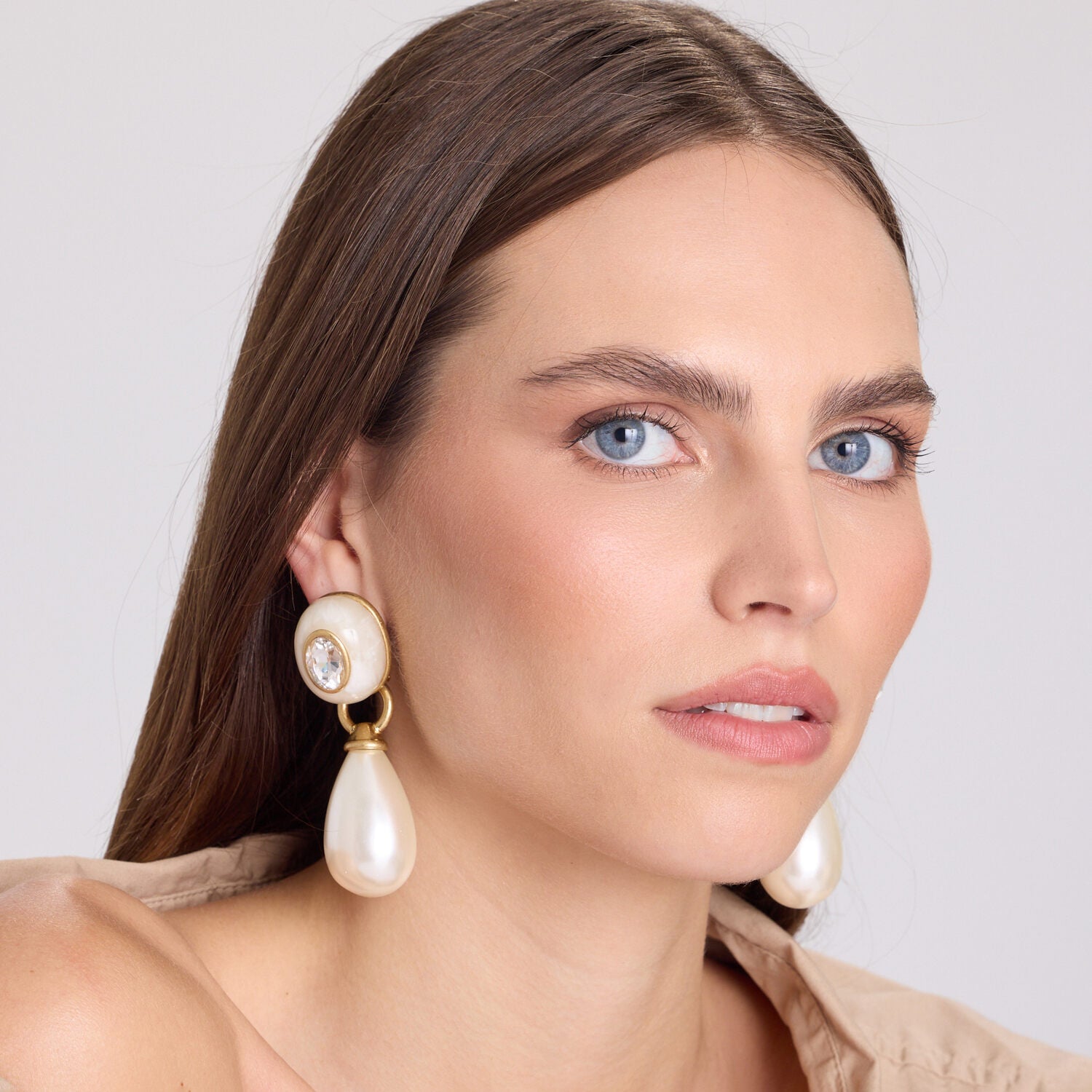 Charlotte Mother Of Pearl With Pearl Resin Pierced Removable Drop