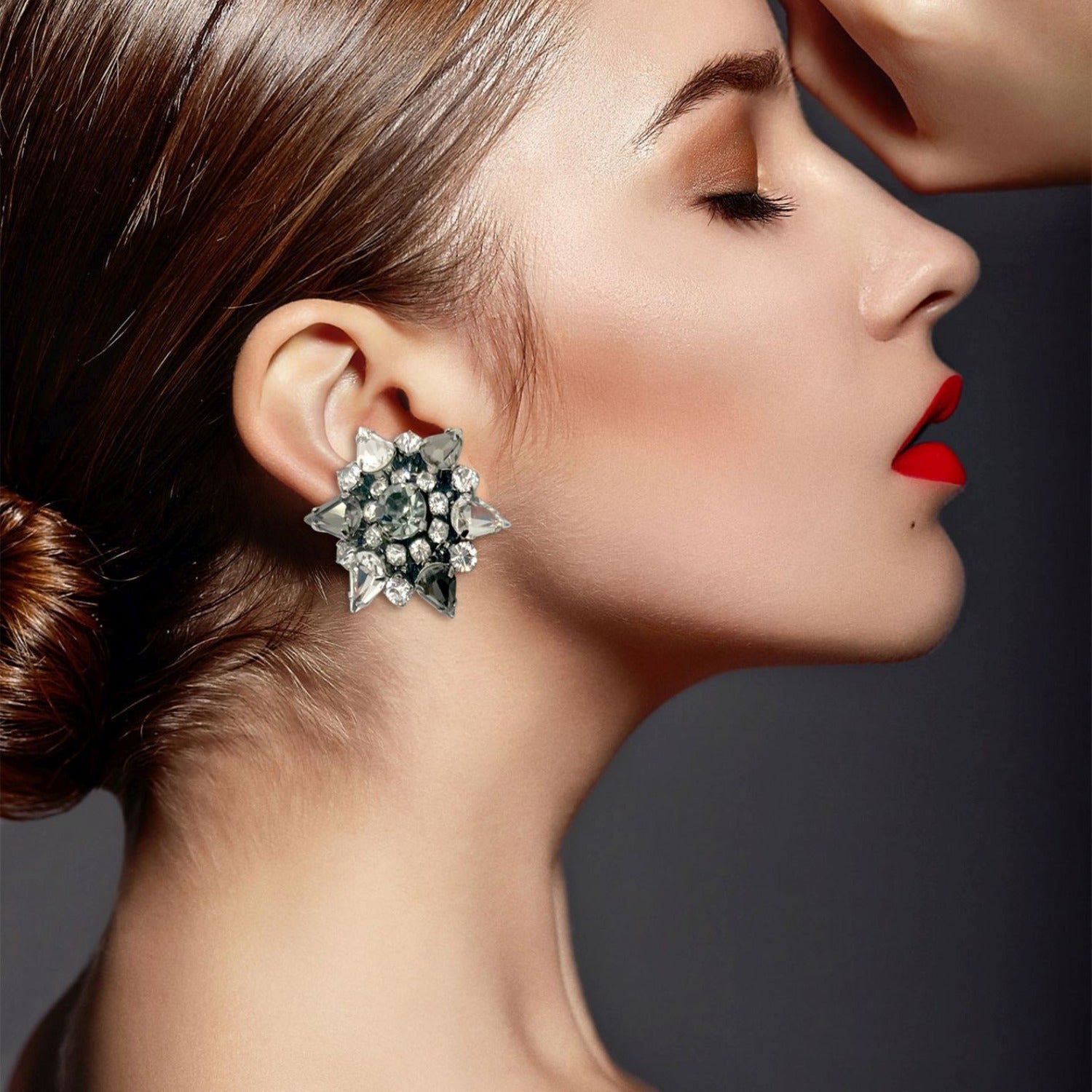 Pendiente de clip grande Catarina con diamantes negros y cristales multipiedra