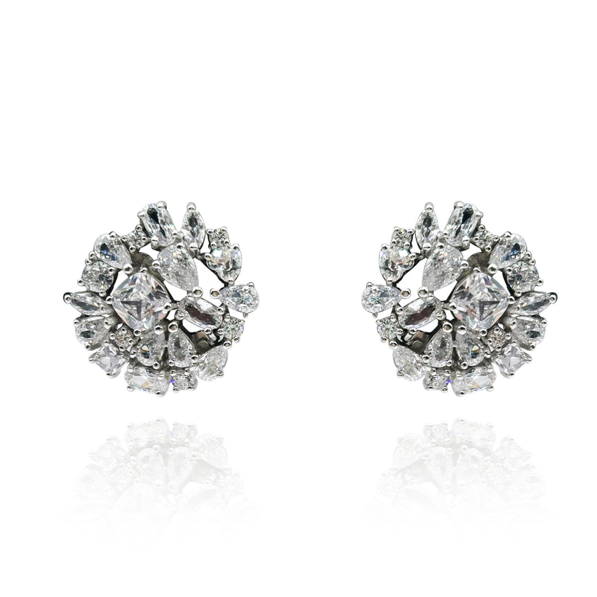 Boucles d'oreilles à clip en argent sterling avec zircones cubiques à diamants de différentes tailles