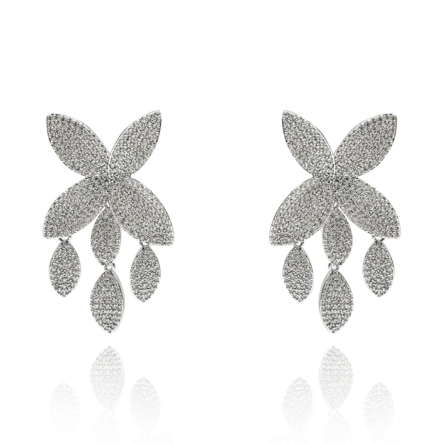 Pendientes Claudette con micropavé de cristal en forma de pétalo en latón rodiado