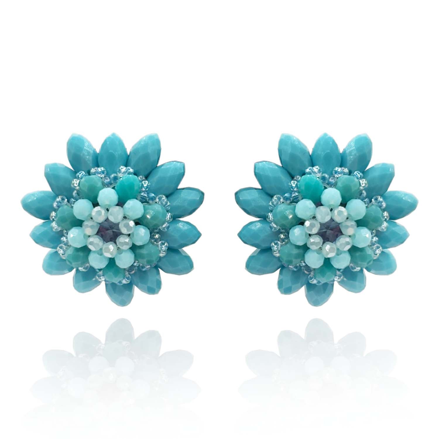 Pendientes de clip Jeannine con cuentas de vidrio facetadas de color turquesa