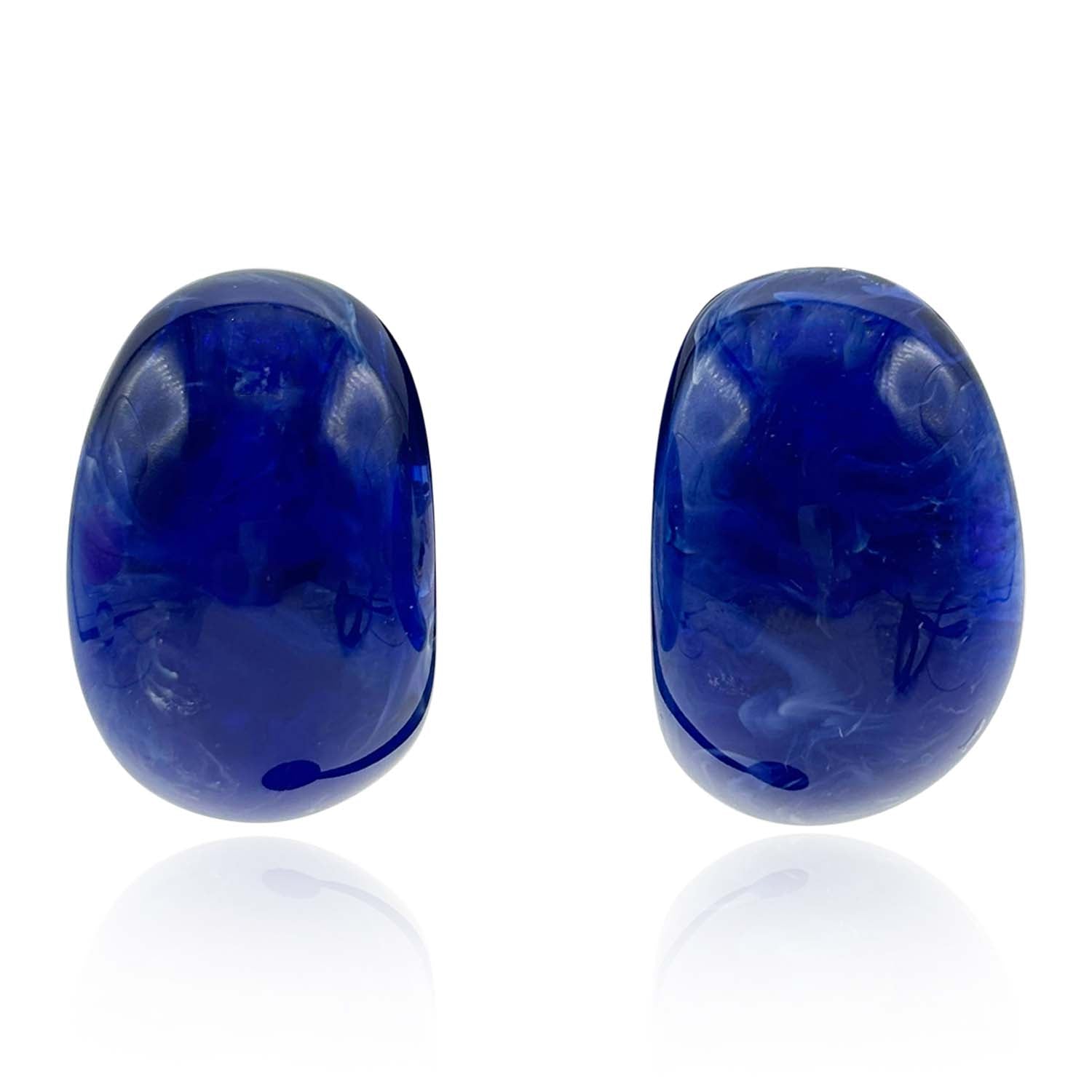 Pendientes de aro con clip de resina jaspeada azul marino Franca
