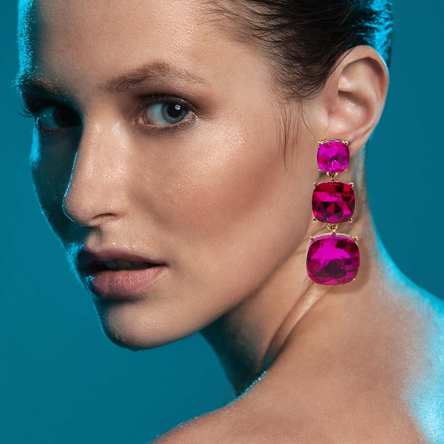 Pendientes colgantes fucsia con forma de triple cojín de Mackenzie