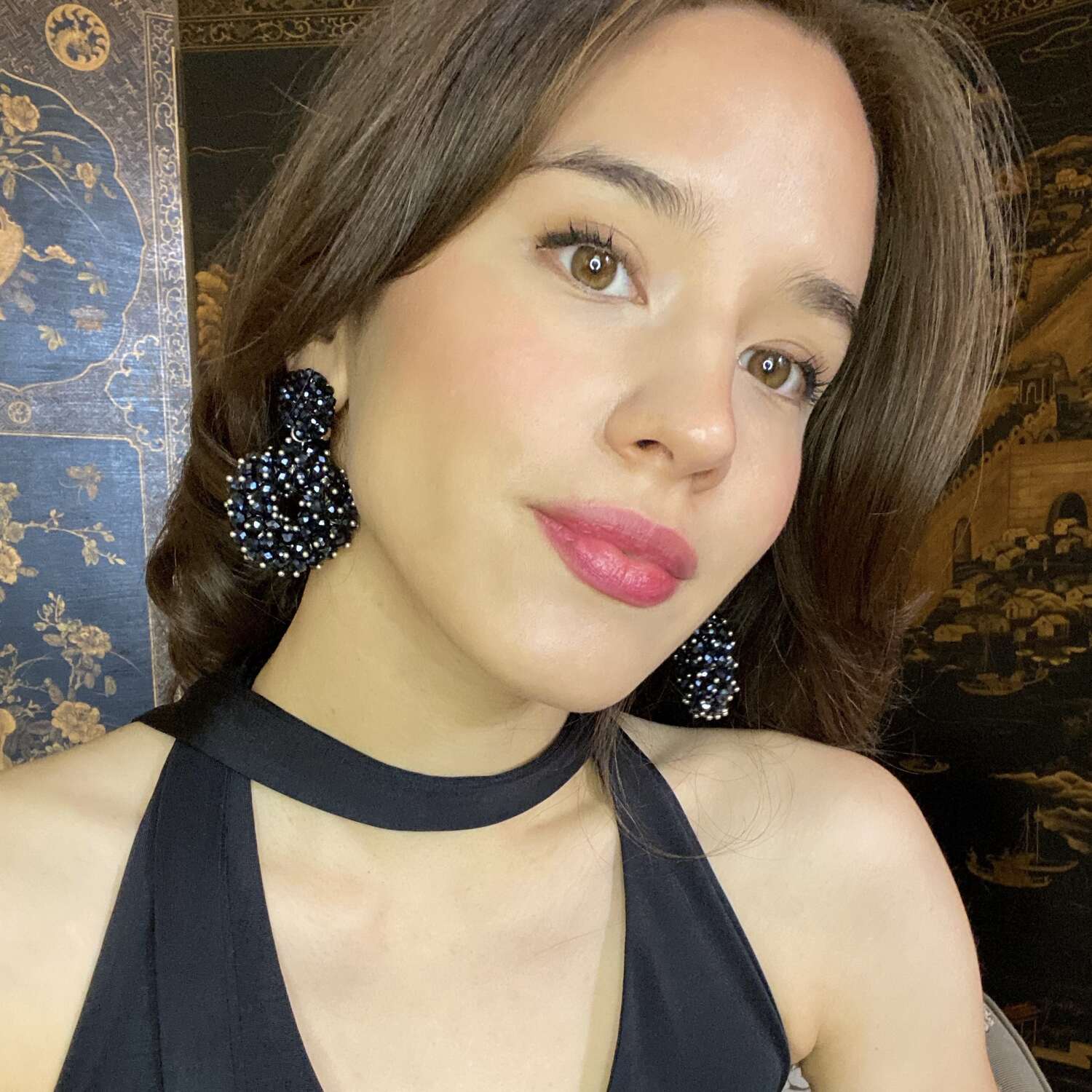 Pendientes colgantes con cuentas facetadas de vidrio negro Iside