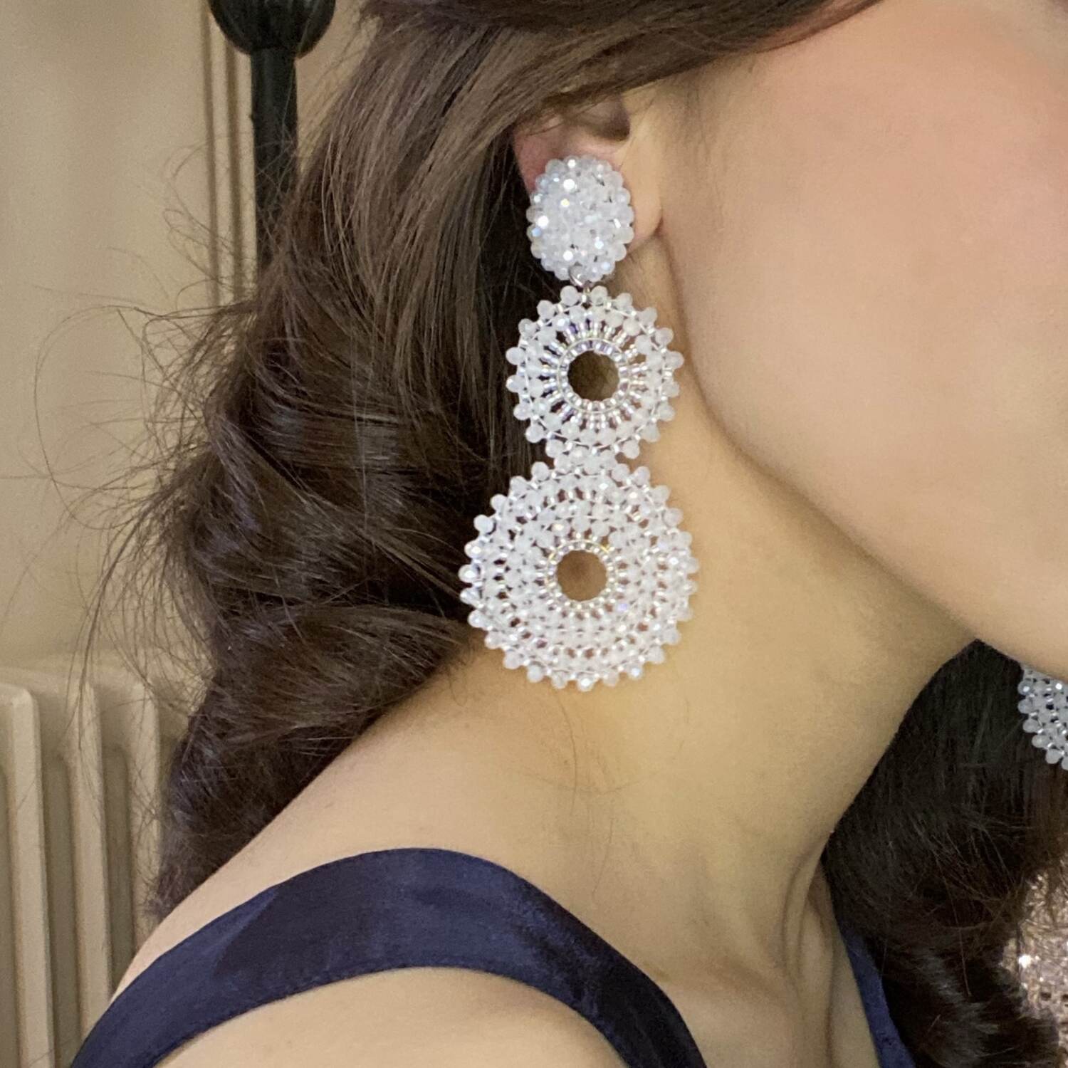 Pendientes colgantes estilo bohemio con clip de cristal Aurora Borealis de Janine White