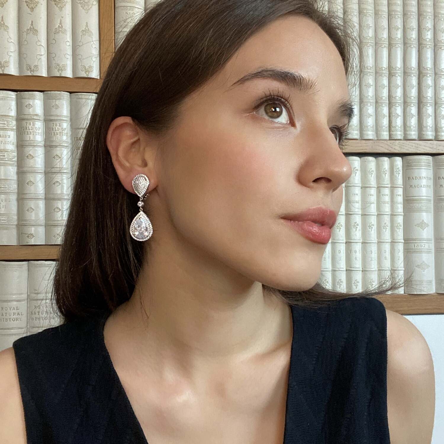 Pendientes de clip con forma de pera de circonita cúbica de Loise