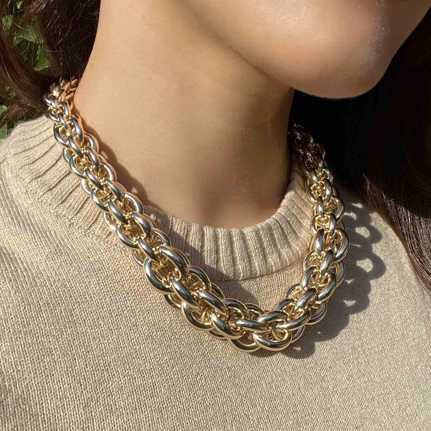 Collar multieslabones de latón chapado en oro Esme