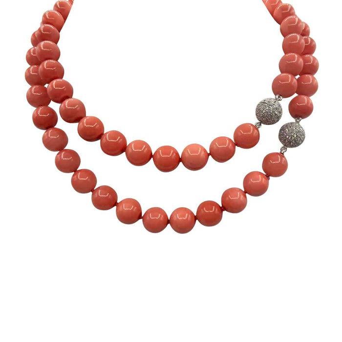 Collier en corail à base de coquillages